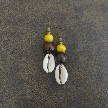 Cowrie shell earrings, wood earrings yellow, African jewelry, Afrocentric earrings, seashell, chunky earrings, exotic ethnic earrings 