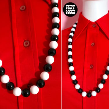 Bold Vintage 70s 80s Black White Beaded Necklace 