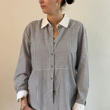 80s pinstriped contrast collar blouse / vintage bib charcoal gray cotton horizontal striped pinstripe white collar + cuffs blouse shirt | L 