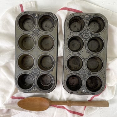 Ekco Chicago 080 six-cup muffin tins - a pair - vintage bakeware 