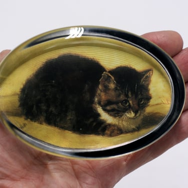 vintage cat paperweight 