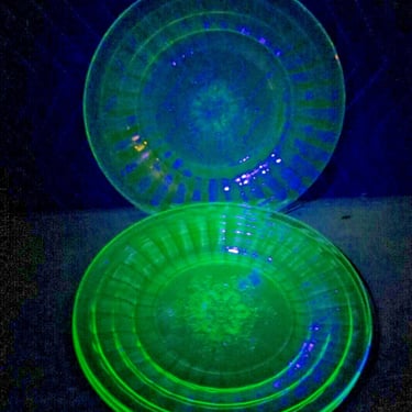 3 Green Depression Uranium Glass Jeanette Snowflake Block Dinner Plates 8 3/4” 