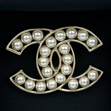 CHANEL
Goldtone Metal And Glass Pearl CC Brooch