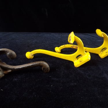 ws/Cast Iron Hooks, Assorted Styles and Colors