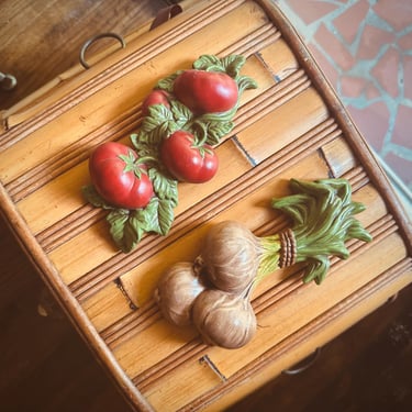 Vintage 1970s Ceramic Tomatoe and Onion Wall Decor - Pair - Handpainted 