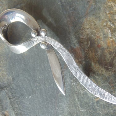 Janna Thomas ~ Vintage Mexican Sterling Silver Ribbon Pin / Brooch 