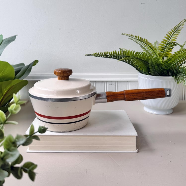 Vintage 1970s West Bend Elite Enamel Saucepan with | Midmay
