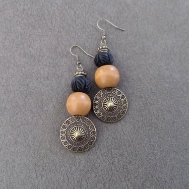 Etched bronze and wooden bohemian earrings 