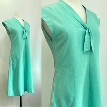 Vintage 60s 70s MOD Dress / LINEN Mint Green Seafoam / V-neck + Tie + Large Half Moon Side Pockets / Leslie Fay 