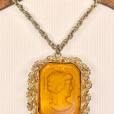 Vintage Amber Glass Cameo Pendant Necklace Reverse Intaglio Retro Jewelry 