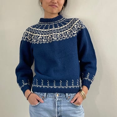 80s handknit fair isle wool sweater / vintage cornflower blue wool hand knit Scandinavian Nordic ski crewneck pullover sweater | Medium 