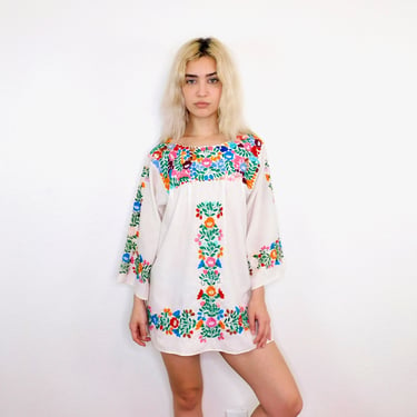Hand Embroidered Blouse // vintage white cotton boho hippie Mexican hand embroidered Oaxacan dress hippy tunic 70s 1970s 1970's 70's // O/S 