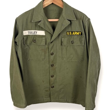 Vintage dated 1962 OG-107 Type 1 US Army Utility Shirt ~ size S ~ Military Uniform ~ Fatigues ~ Distressed ~ Patches / Named ~ 1960s/60s 