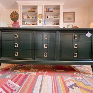 Green Lacquered 9 Drawer Dresser
