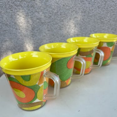 Vintage set 4 plastic modern mugs mod print holds 6 oz. Size 3.5” 