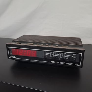 Vintage 80s Sonic Digital Clock Radio with Brown Wood Grain Pattern, Tested and Works 