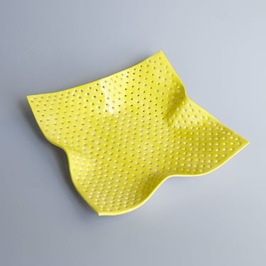 Ami like Miami: 7.5&quot; Perforated Dish in Lime