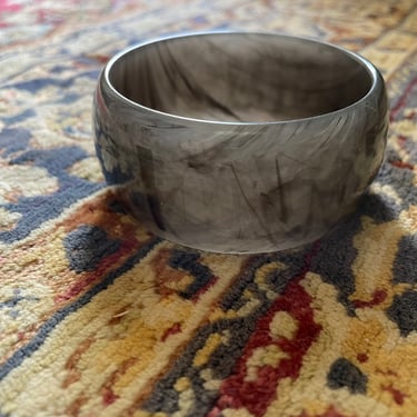 Vintage ‘80s resin bangle, rutilated smoky quartz look | smokey gray plastic bracelet 
