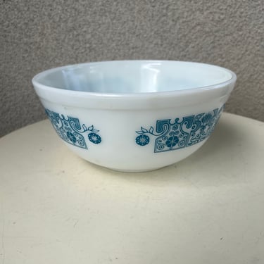 Vintage Pyrex mixing bowl milk glass horizon blue #403 2.5 qt. 