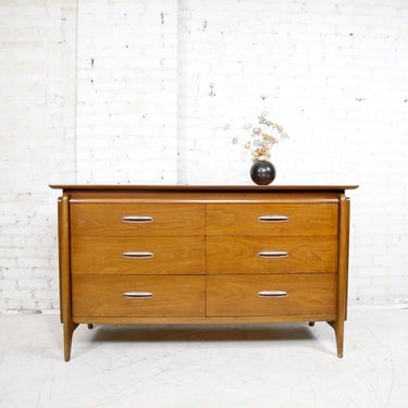 Vintage MCM 6 drawer dresser by Drexel "Projection" line | Free delivery only in NYC and Hudson Valley areas 
