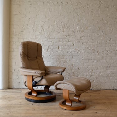 Ekornes Stressless Danish Leather High-End Recliner Chair Tan Lthr/Teak-Medium