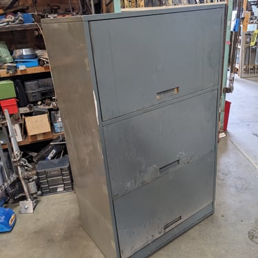 Metal Filing Cabinet 30 x 50.5 x 18