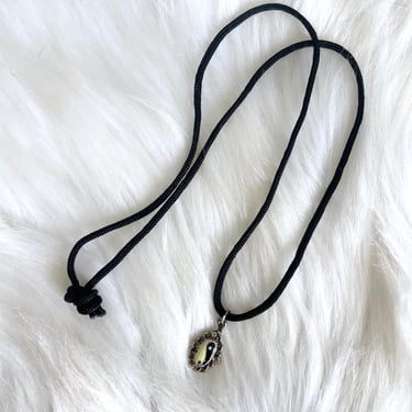 Vintage 90s Black Cord Skinny Yin Yang Choker Necklace 