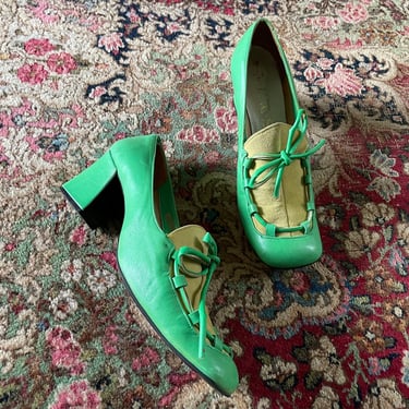 Gorgeous vintage 1960’s kelley & acid green midi heel loafers | made in Spain, 8.5 N, fits 7.5 