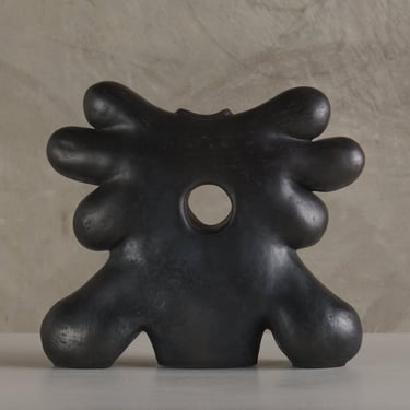 BLACK CLAY VESSEL BY ROSITA RELAMPAGO TITLED 'OESTRUS'