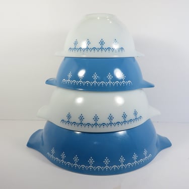 Vintage Pyrex Snowflake Blue Garland Cinderella Bowls - Set of 4 Pyrex Nested Cinderella Mixing Bowls 