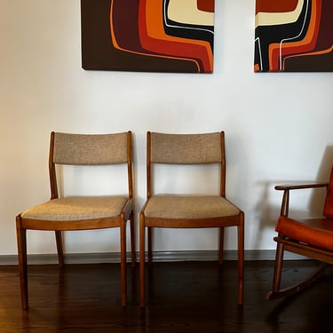 Ser of 2 Mid Century D-Scan Teak Dining Chairs 