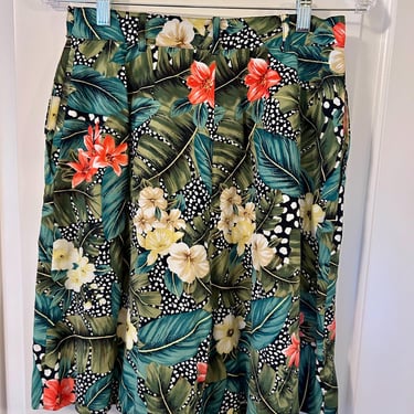 Liz Claiborne Collection rayon tropical floral pleated skort wit pockets 