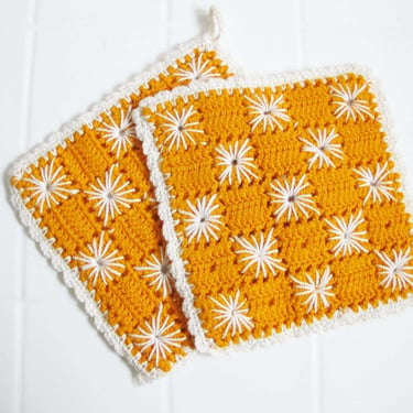 Vintage Crochet Pot Holders Set of 2 - 1960s Orange White Patchwork Knit Kitchen Cloth Trivet - Retro Shabby Chic Kitchen 