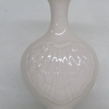 Lenox Porcelain Aegean Collection Ivory Sea Shell Design Bud Vase 3550B