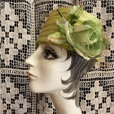 vintage 1950s green pleated pillbox hat with flower, mid century fashion, 50s 