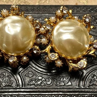 1960’s Large Pearl Style Clip On Earrings 