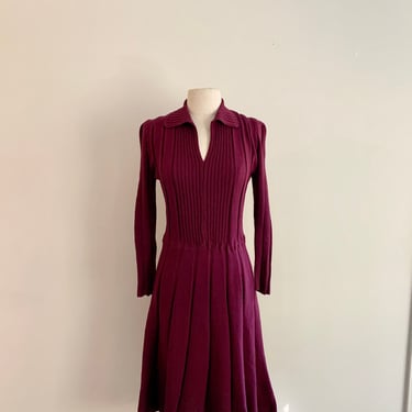 Beautiful vintage 1940s purple knit dress with pleated skirt- size S 