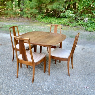 Mid Century Vintage Dining Set - Broyhill Forward 70 - Square table - Four Chairs 