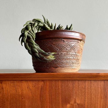 Vintage planter with sgraffito wave design / 1970s earthy boho handmade ceramic plant pot signed Margo 