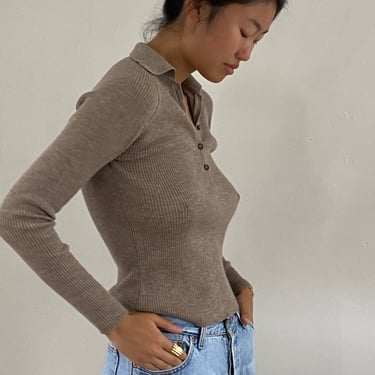 90s collared merino wool sweater / vintage cocoa camel fine ribbed knit merino wool cropped snug collared Henley polo sweater | S M 