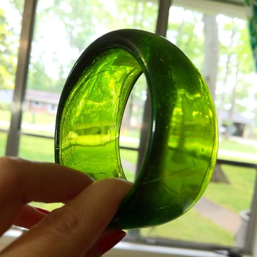Fabulous Vintage 60s 70s Clear Green Lucite Chunky Statement Bangle with Crackle 