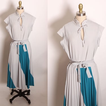 1970s Gray and Teal Blue Green Striped Swirl Pleated Short Sleeve Dress by Queens Row Inc -2XL 