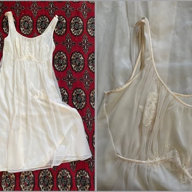 Vintage 1950’s ‘60s Gossard Artemis blush nude nightie | palest peach nightgown with satin bows &amp; lace appliqué, XS 