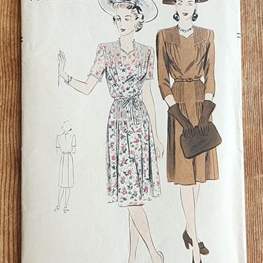 Vintage 40s Sewing Pattern: One Piece Dress Vogue 9681 