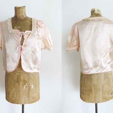 Vintage 1940s Pink Satin Rayon  Bed Jacket M - 40s Boudoir Short Sleeve Lingerie Pajama Top - Ballet Pink Lace Tie Front - Pin Up Rockabilly 