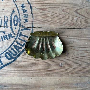 Antique Brass Wall Mount Clam Soap Dish 