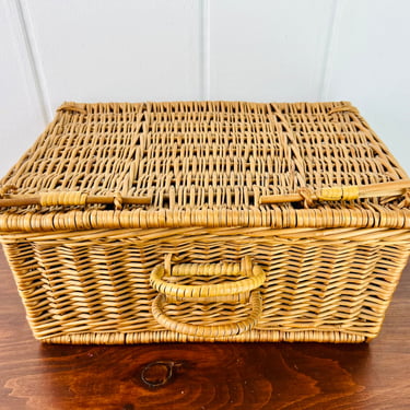 Vintage Woven Wicker Basket with closing lid, Suitcase style, for picnics, rustic home decor, boho decor, photo prop, display, gift 