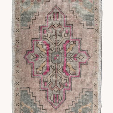 Vintage Turkish Mini Rug No. 548 | 1'9 x 3'2