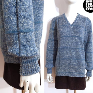 Unique Vintage 70s Light Blue White Bouclé Textured V-Neck Pullover Sweater 