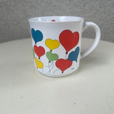 Vintage kitsch ceramic mug balloons theme by Zekman Recycled Paper Products 